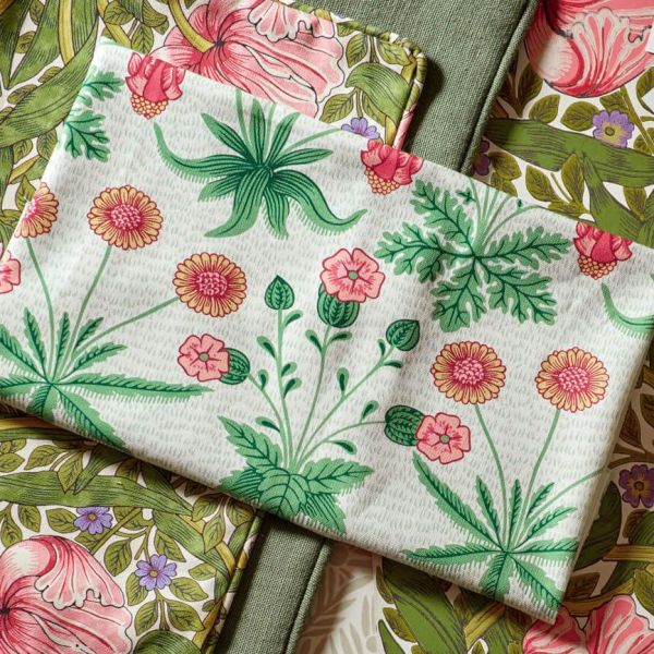 Morris & Co. Fabric Daisy Strawberry Fields | Allium Interiors