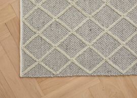 Weave Rug Mitre Feather