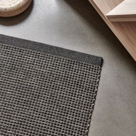 Pappelina Rug Emm Black 