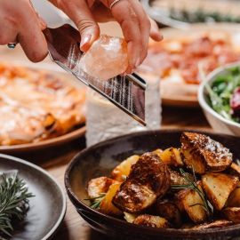 Rivsalt Salt Grater & Oak Stand Large